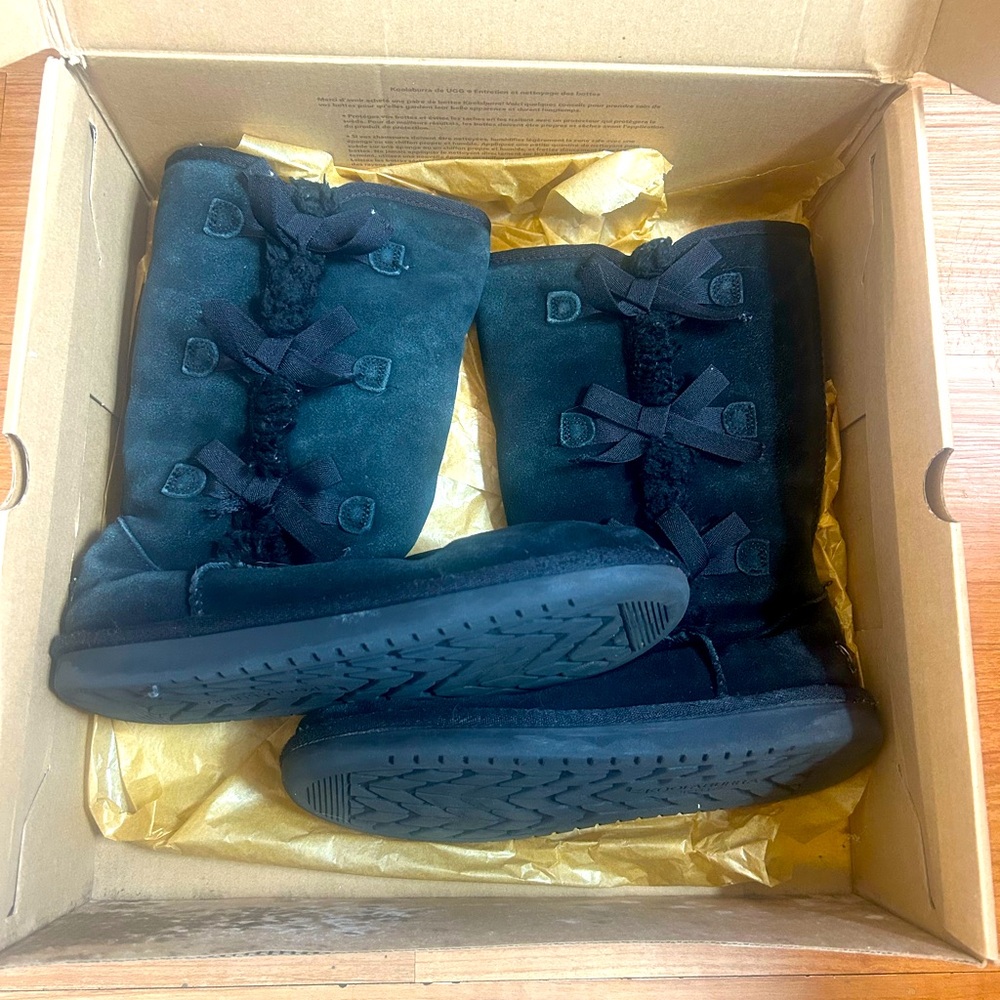 UGG Koolaburra Boots with Bows sz7